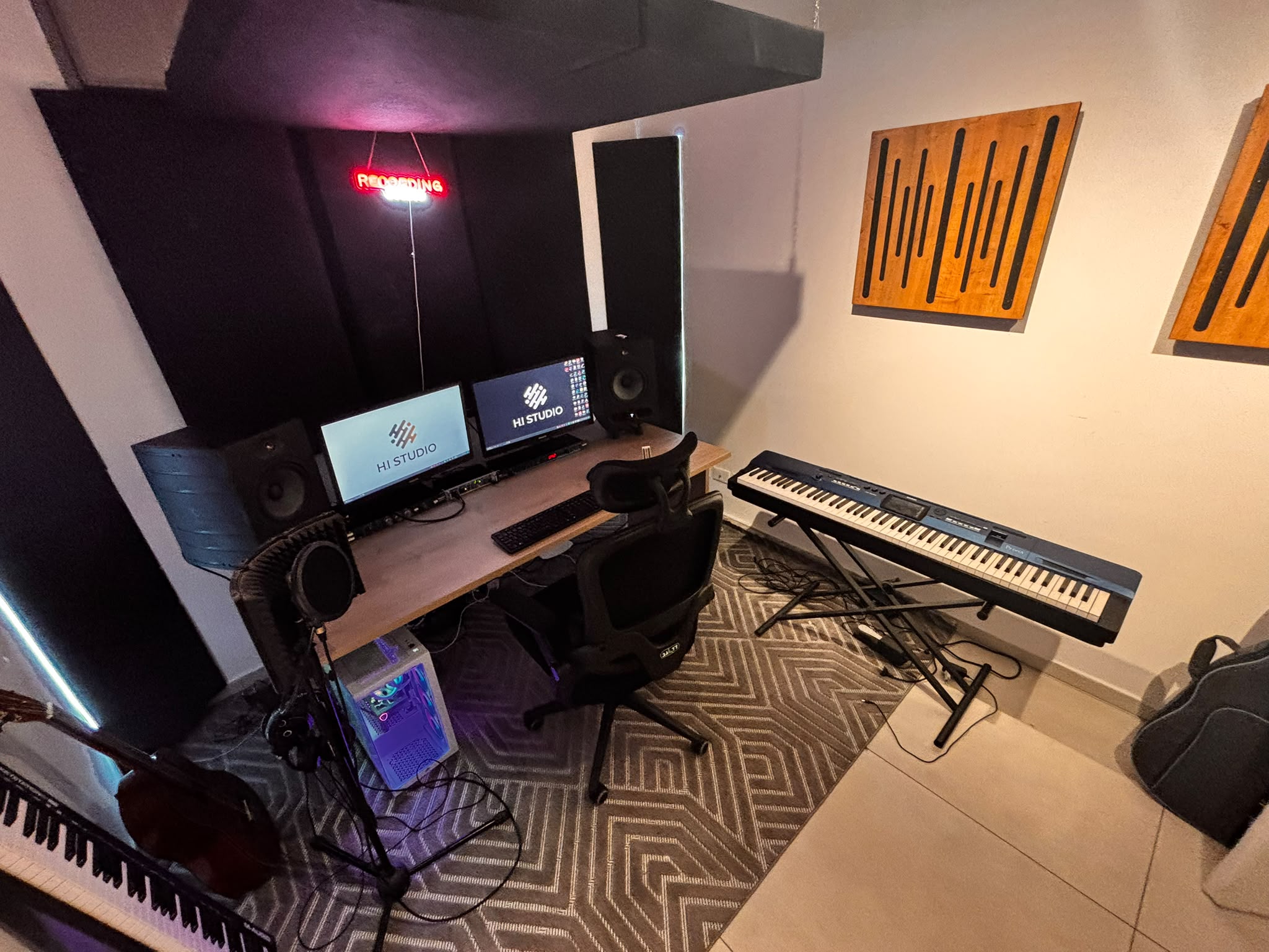 H.I Studio - חלל ההקלטה המלא עם כלי נגינה